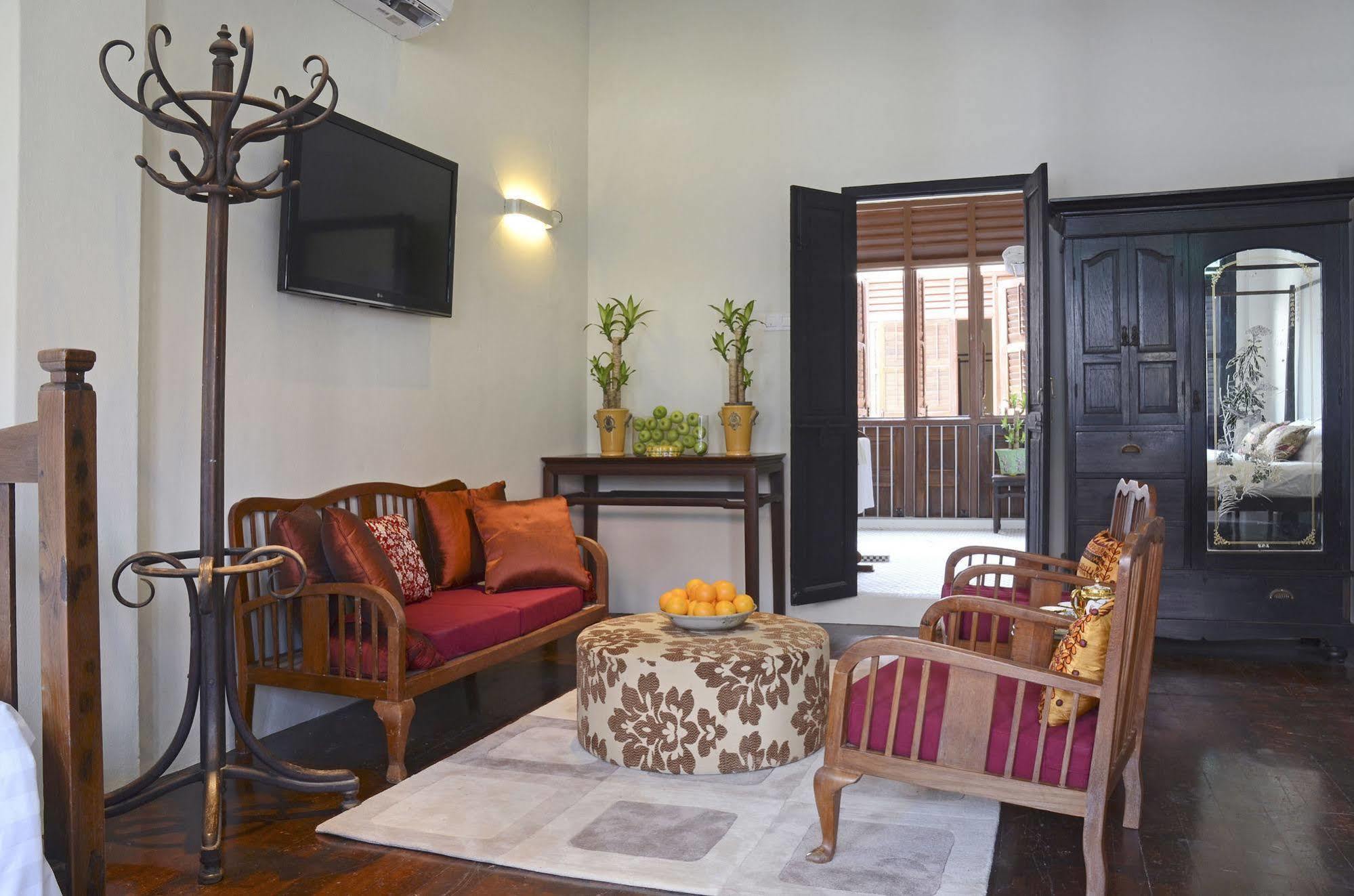 Noordin Mews Hotel George Town Exterior photo